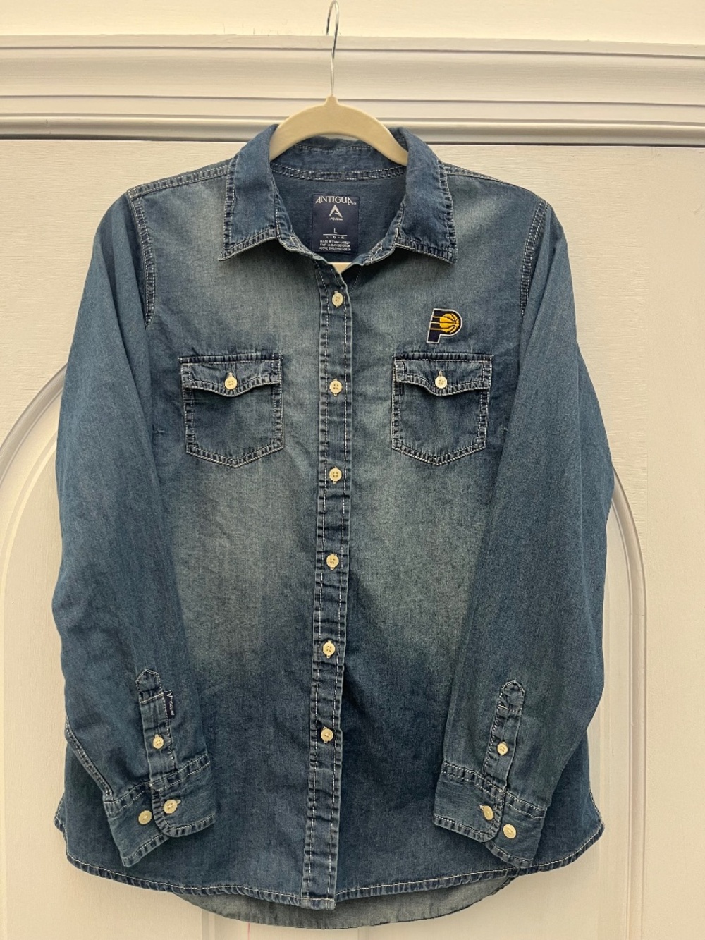 Antigua Indiana Pacers Denim Long-Sleeve Shirt (L)